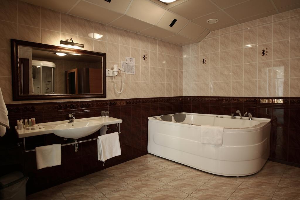 Siauliu Krasto Medziotoju Uzeiga Hotel Šiauliai Стая снимка