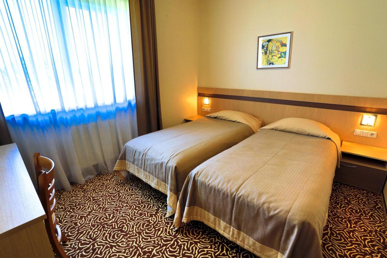 Siauliu Krasto Medziotoju Uzeiga Hotel Šiauliai Екстериор снимка