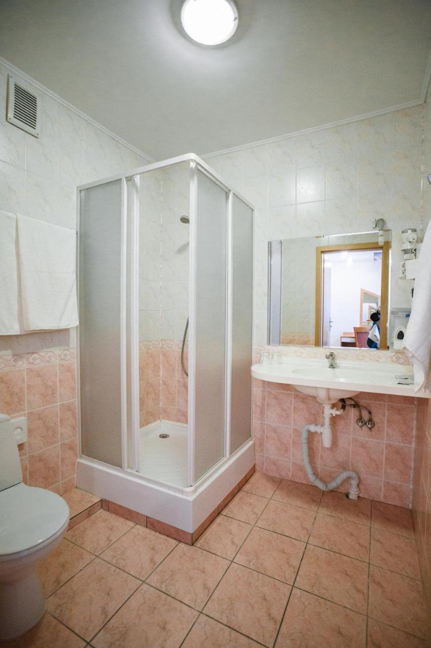 Siauliu Krasto Medziotoju Uzeiga Hotel Šiauliai Стая снимка